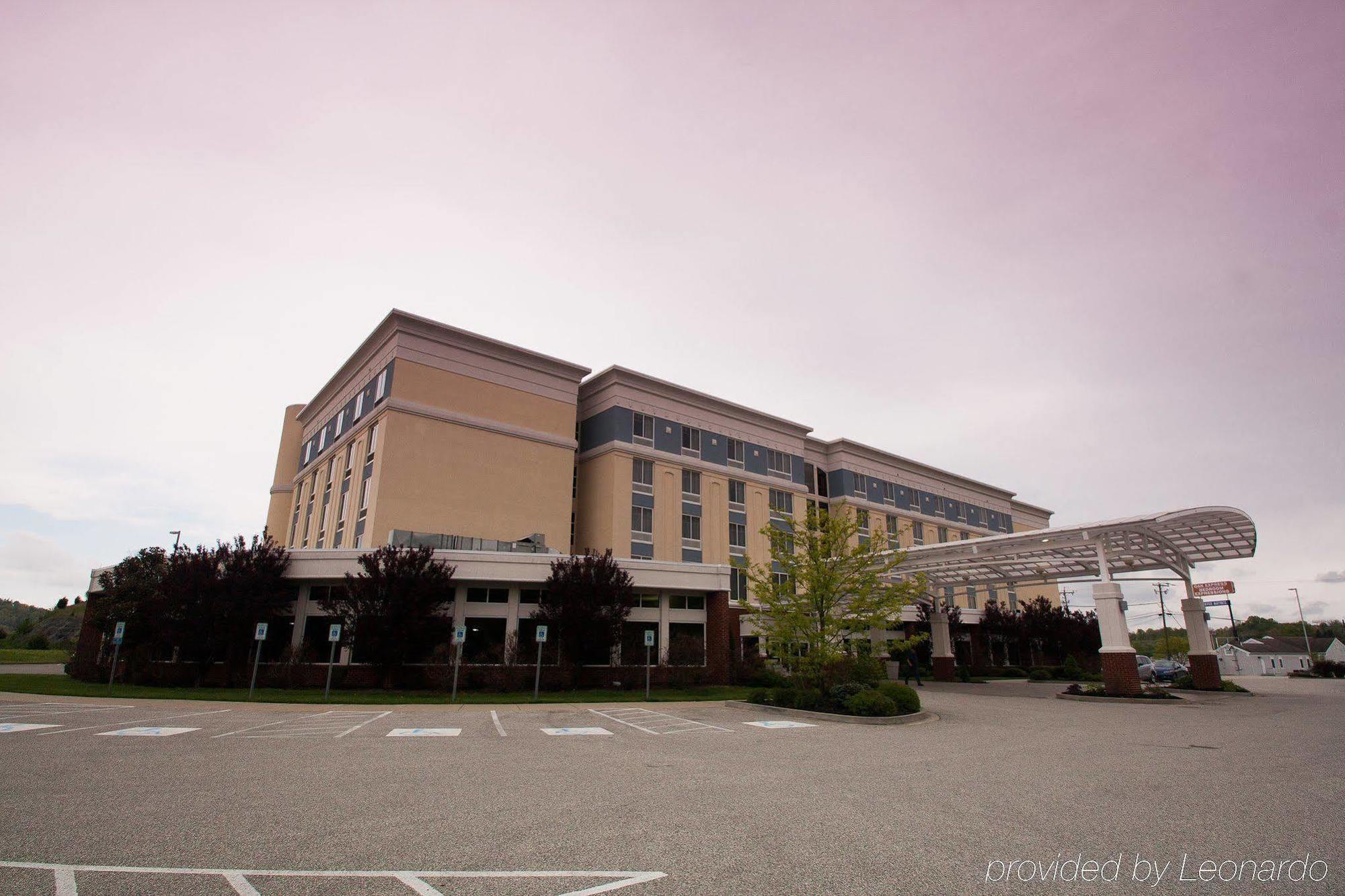 Delta Hotels By Marriott Huntington Mall Barboursville Eksteriør billede